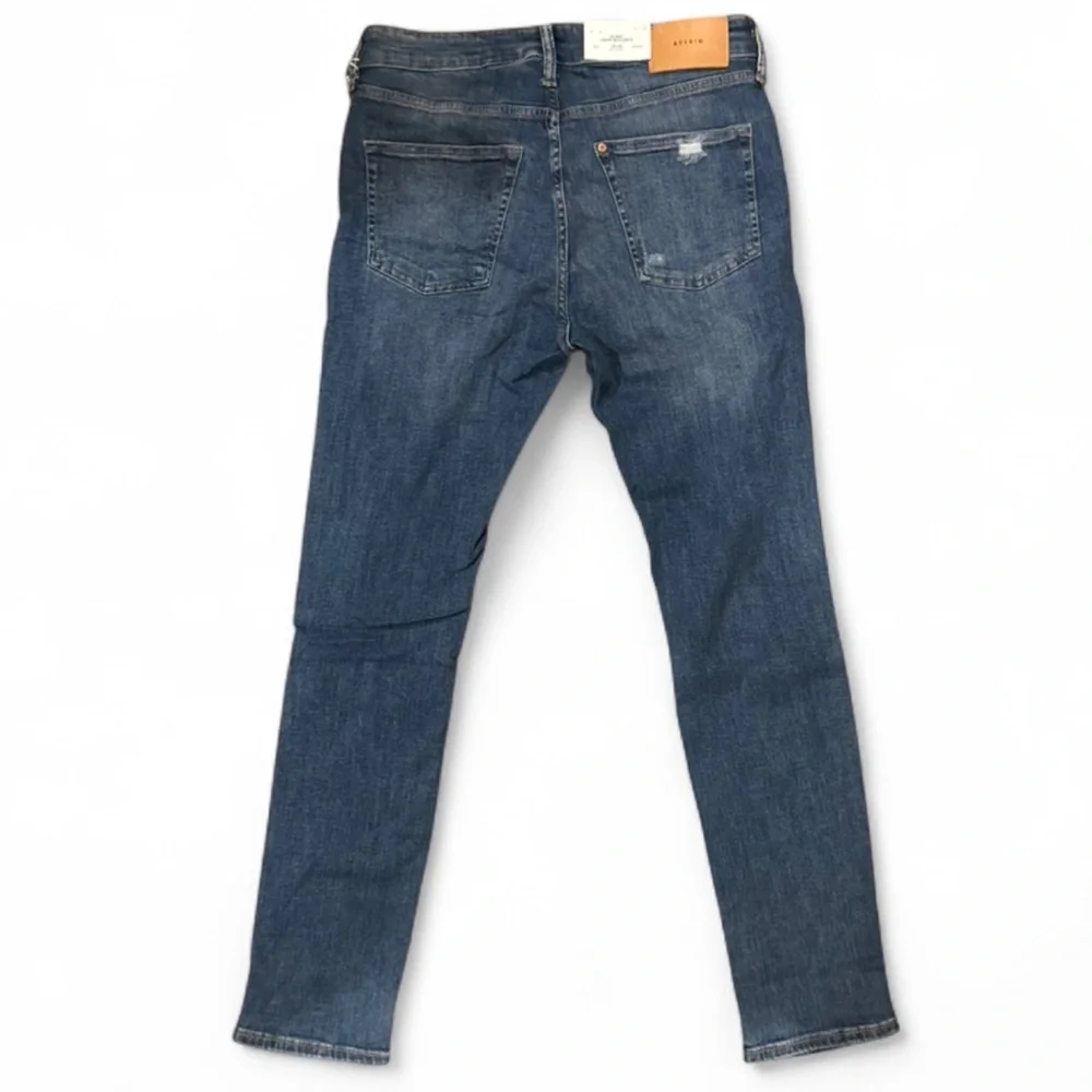 H&M Athletic Skinny Fit Distressed Denim Size W33 x L30 (NWT)